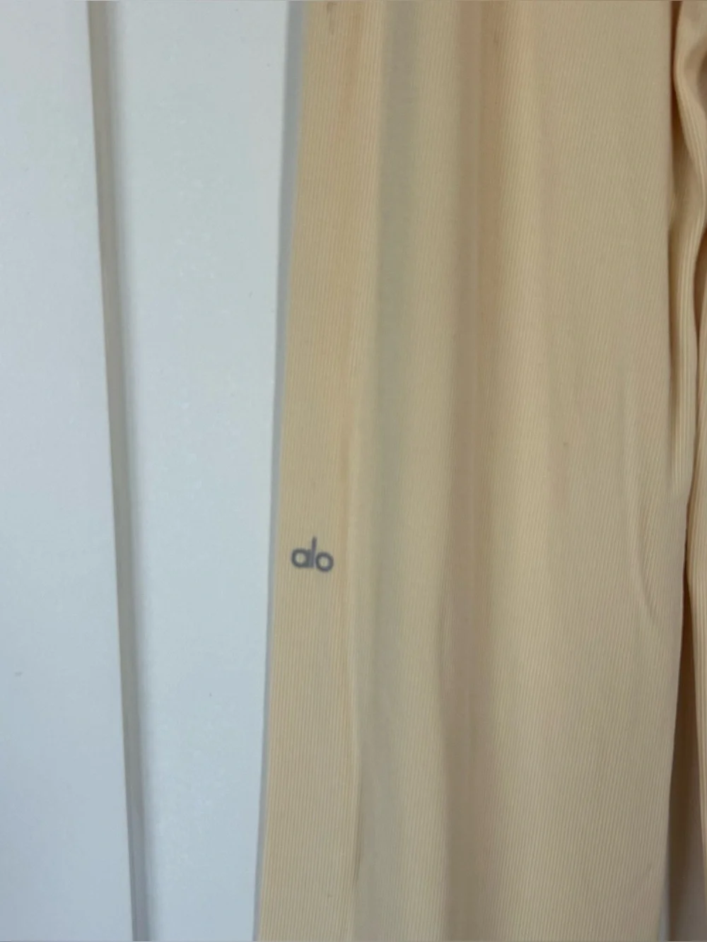 Alo Yoga Mid-Rise Dreamlight Straight Pant Yellow Size Extra Small